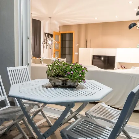 Montserrat Apartament *