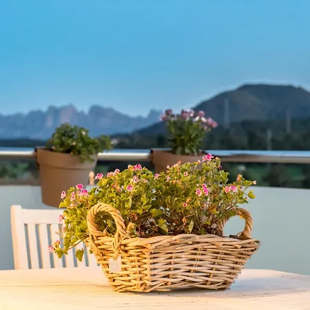 Montserrat Apartament *