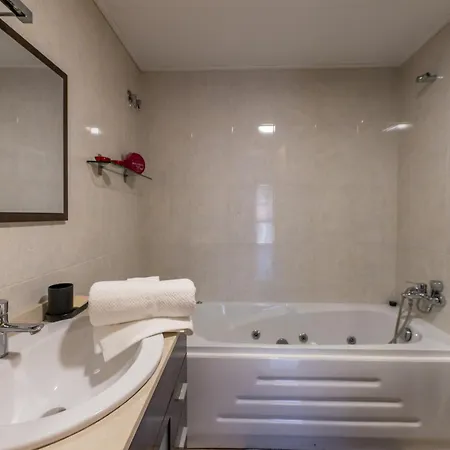 Montserrat Apartament *